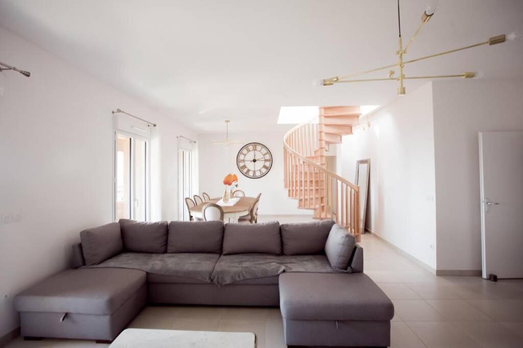 Magnifique Appartement Avec Vue Imprenable 拉隆德莱丝莫里斯 外观 照片
